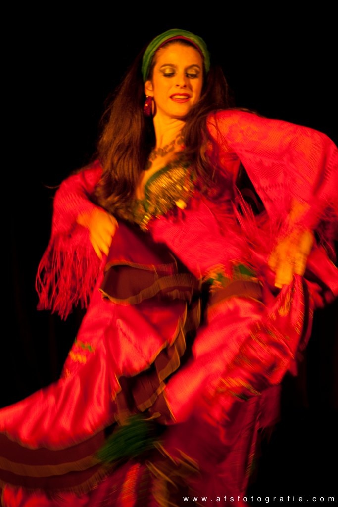 Jenna: Bellydance Artist & Instructor